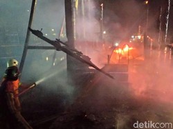 Kapal Latih Milik Sekolah Pelayaran Terbakar di Pelabuhan Tegal
