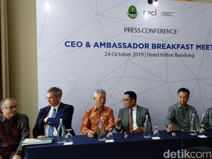 Incar Investor, Ridwan Kamil Terapkan Door to Door Marketing di Jabar