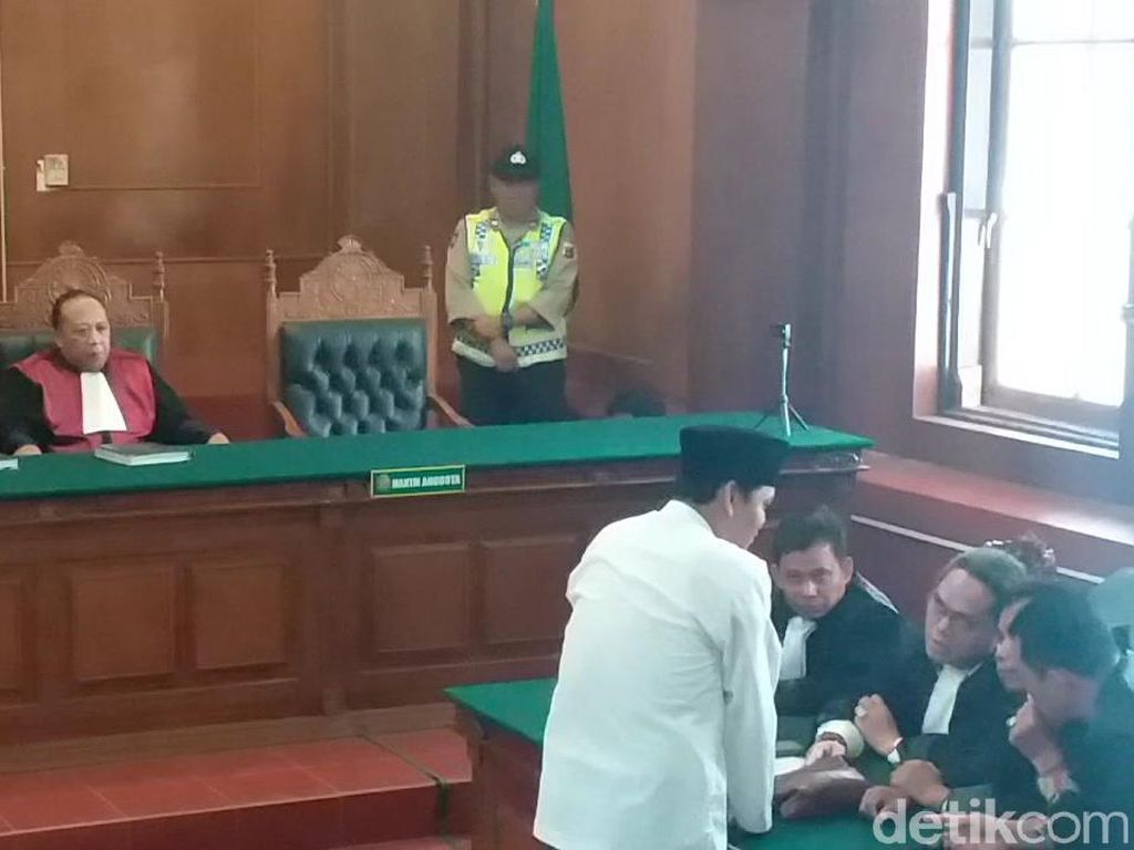 Divonis 1 Tahun 6 Bulan, Gus Nur Doakan Hakim, Jaksa, dan Pelapor Divonis 1 Tahun 6 Bulan, Gus Nur Doakan Hakim, Jaksa, dan Pelapor
