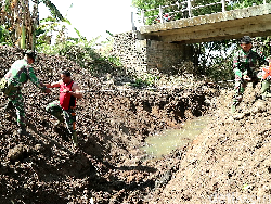 Tentara Masuk Desa, Jalan hingga Masjid di Soppeng Dibangun