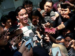 Dilaporkan ke KPK Dugaan Kolusi-Nepotisme, Jokowi dan Gibran Tak Ambil Pusing Dilaporkan ke KPK Dugaan Kolusi-Nepotisme, Jokowi dan Gibran Tak Ambil Pusing