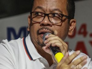 Qodari Gaungkan Salam 5 Jari, TPN: Kita Tidak Mau Qodari Gaungkan Salam 5 Jari, TPN: Kita Tidak Mau