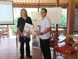 Seno Gumira Ajidarma Luncurkan Buku Ketiga Seri Nagabumi Seno Gumira Ajidarma Luncurkan Buku Ketiga Seri Nagabumi