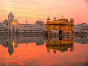 Foto: Kuil Emas yang Penuh Toleransi