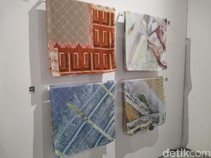 Mencoba Hijab Kreasi Robot Rinna Microsoft