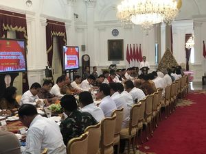 Jokowi Sindir Menteri yang Tak Bisa Kerja Tim Jokowi Sindir Menteri yang Tak Bisa Kerja Tim
