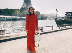 Kerja di Paris, Mantan Artis Dikomplain Karena Kirim Email Setelah Jam Kerja