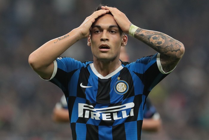 MILAN, ITALY - OCTOBER 23:  Lautaro Martinez of FC Internazionale reacts after missing a penalty kick during the UEFA Champions League group F match between FC Internazionale and Borussia Dortmund at Giuseppe Meazza Stadium on October 23, 2019 in Milan, Italy.  (Photo by Emilio Andreoli/Getty Images)