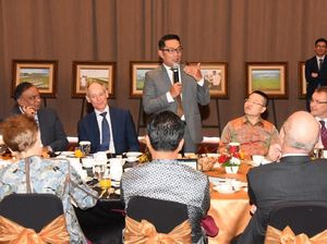 Ridwan Kamil Kenalkan Potensi Investasi Jabar ke Dubes dan Para CEO Ridwan Kamil Kenalkan Potensi Investasi Jabar ke Dubes dan Para CEO