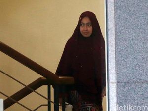 Usai Diperiksa KPK, Istri Imam Nahrawi: Mohon Doanya buat Bapak Usai Diperiksa KPK, Istri Imam Nahrawi: Mohon Doanya buat Bapak