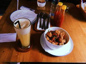 Foto: Menikmati Senja di Kafe Instagramable Bandung