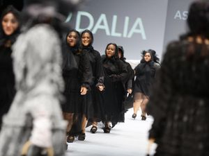Foto: Aksi Artis dan Influencer Bertubuh Plus Size di Fashion Show Barli Asmara Foto: Aksi Artis dan Influencer Bertubuh Plus Size di Fashion Show Barli Asmara