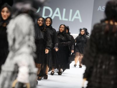 Foto: Aksi Artis dan Influencer Bertubuh Plus Size di Fashion Show Barli Asmara