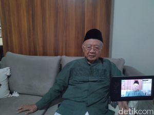 Meneladani Gus Sholah Meneladani Gus Sholah