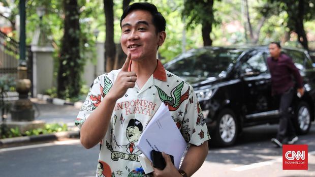 Putra sulung Presiden Joko Widodo, Gibran Rakabuming Raka tiba di kediaman Megawati Soekarnoputri di kawasan Menteng, Jakarta, Kamis, 24 Oktober 2019. CNNIndonesia/Safir Makki