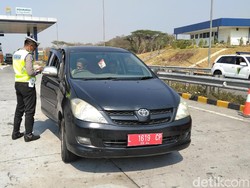 33 Pengendara Terjaring Operasi Zebra Semeru dengan Speed Gun di Tol Sumo