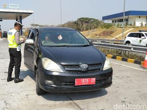 33 Pengendara Terjaring Operasi Zebra Semeru dengan Speed Gun di Tol Sumo 33 Pengendara Terjaring Operasi Zebra Semeru dengan Speed Gun di Tol Sumo
