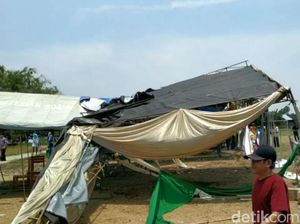 Puting Beliung Porak Porandakan TPS Pilkades di Tasikmalaya