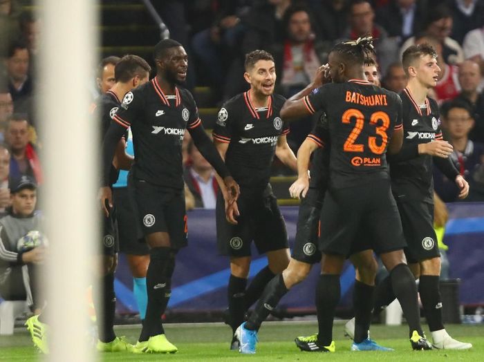 Chelsea mengalahkan Ajax Amsterdam lewat gol tunggal Michy Batshuayi di matchday ketiga Grup H Liga Champions. (Foto: Dean Mouhtaropoulos/Getty Images)