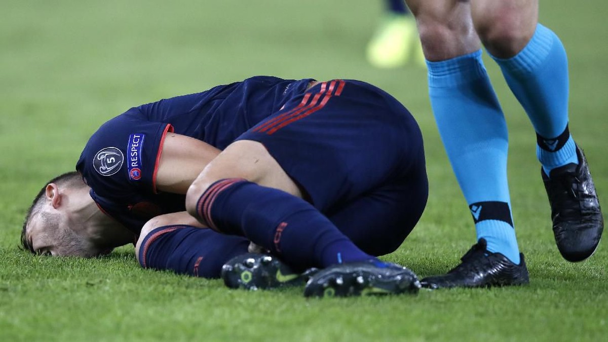 Lucas Hernandez cedera ligamen engkel dan harus absen lama (AP Photo/Thanassis Stavrakis)