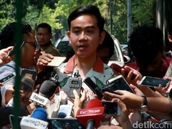 Gibran Tepis Dinasti, Doakan Bobby Maju di Medan