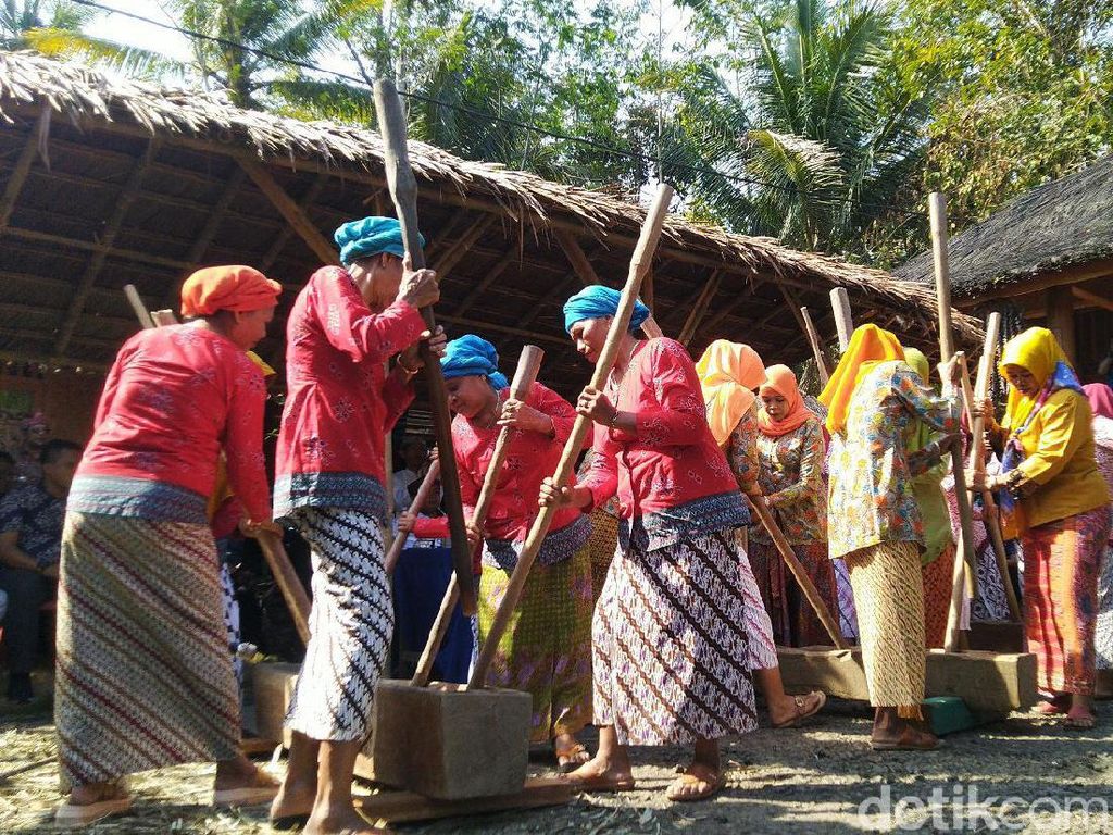 Mengenal Tradisi Nyuguh di Kampung Adat Kuta Ciamis Mengenal Tradisi Nyuguh di Kampung Adat Kuta Ciamis