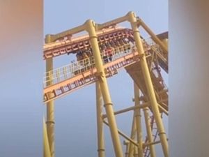Mati Listrik, Roller Coaster di China Jungkir Balik