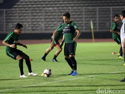 Latihan ini dipimpin langsung oleh pelatih Indra Sjafri.
