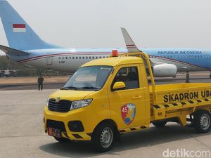 Sebut Esemka Mobil China, Rocky Gerung: Angin Bannya Doang dari Indonesia Sebut Esemka Mobil China, Rocky Gerung: Angin Bannya Doang dari Indonesia