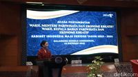 Potret Perdana Wakil Menteri Angela Tanoe di Kantornya