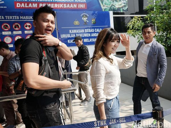 Penampakan Gisel dan Wijin saat Lapor di Polda
