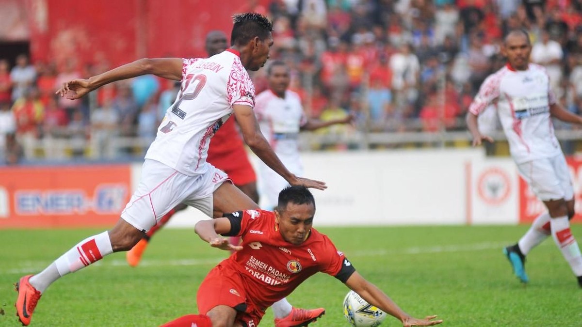 Semen Padang takluk dari Persipura Jayapura. (Foto: ANTARA FOTO/Iggoy el Fitra)