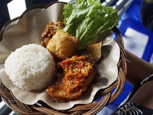 Modal Rp 25 Ribu Bisa Kenyang Makan Ayam-Lele di Jakarta Modal Rp 25 Ribu Bisa Kenyang Makan Ayam-Lele di Jakarta