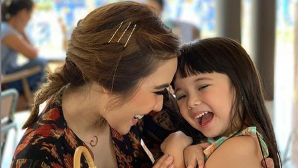 Intip Pose Keren Gisella Anastaia Saat Kulineran Bareng Gempita