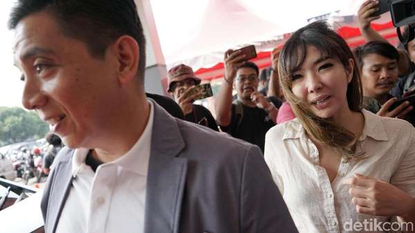 Penampakan Gisel dan Wijin saat Lapor di Polda Penampakan Gisel dan Wijin saat Lapor di Polda