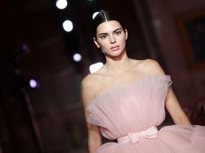 Tak Cuma 13 Oktober, 7 Artis Ini Rayakan No Bra Day Sepanjang Tahun Tak Cuma 13 Oktober, 7 Artis Ini Rayakan No Bra Day Sepanjang Tahun