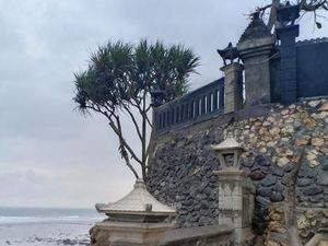 Pantai Ini Disebut Tanah Lotnya Jawa Timur