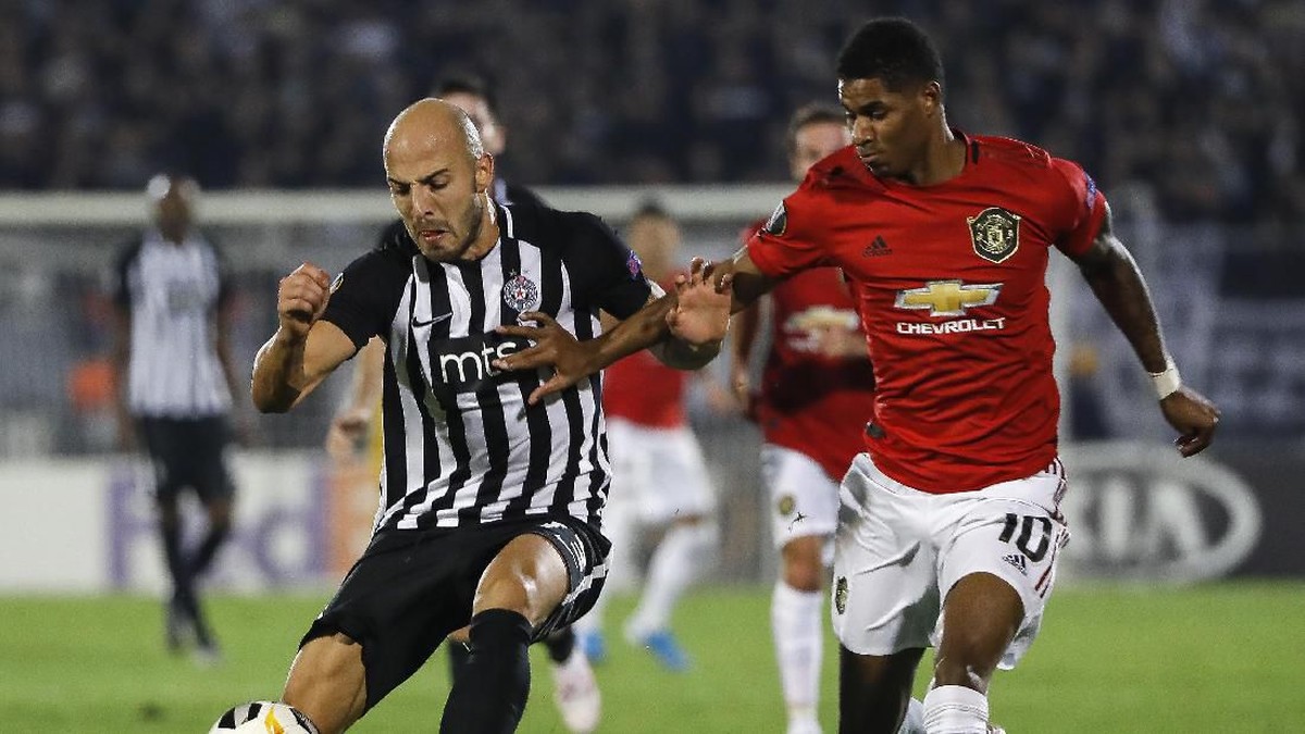 MU cuma mencatatkan satu tembakan on target saat melawan Partizan. (Foto: Srdjan Stevanovic/Getty Images)