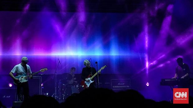 Mendengar Men I Trust 'Bicara' Lewat Lagu