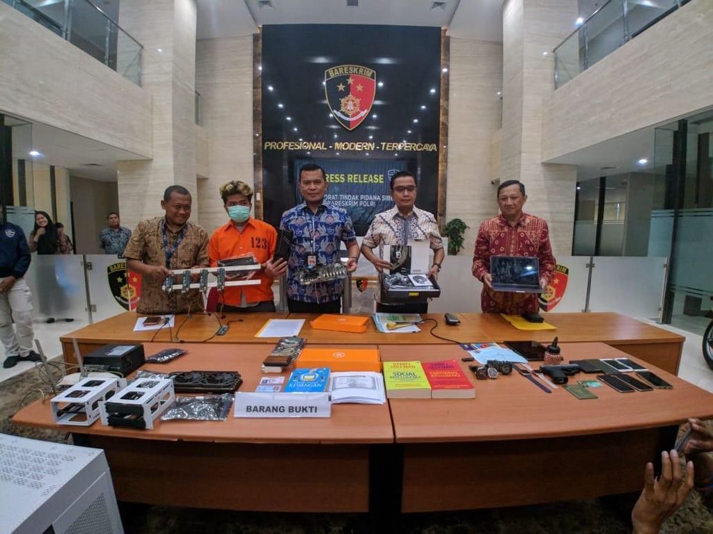 Polisi Tangkap Hacker asal Jogja yang Retas Server Perusahaan AS Polisi Tangkap Hacker asal Jogja yang Retas Server Perusahaan AS