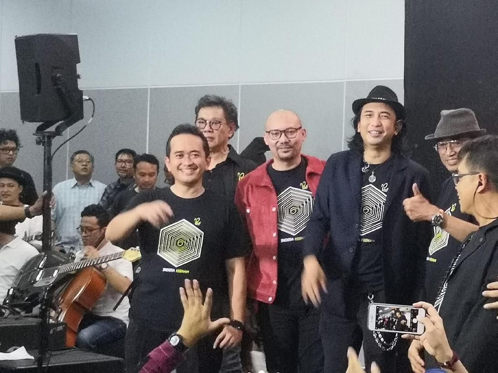 Menhub Budi Karya Datangi Peluncuran Indra Keenam Padi Reborn Menhub Budi Karya Datangi Peluncuran Indra Keenam Padi Reborn