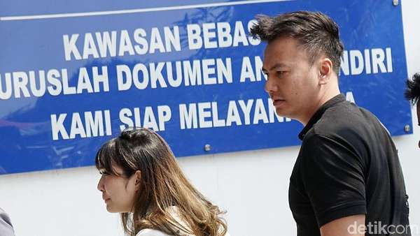 Penampakan Gisel dan Wijin saat Lapor di Polda Penampakan Gisel dan Wijin saat Lapor di Polda