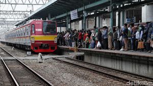 3 Rute KRL Disetop Sementara, Begini Suasana Stasiun Manggarai