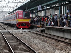 Penumpang KRL Kesal Kereta Cuma Sampai Manggarai