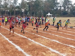 Banyuwangi Jaring Pelari Muda Melalu Kompetisi Lari Estafet Massal