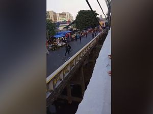 Video Bentrokan di Tanah Abang, 2 Orang Luka Bacok Video Bentrokan di Tanah Abang, 2 Orang Luka Bacok