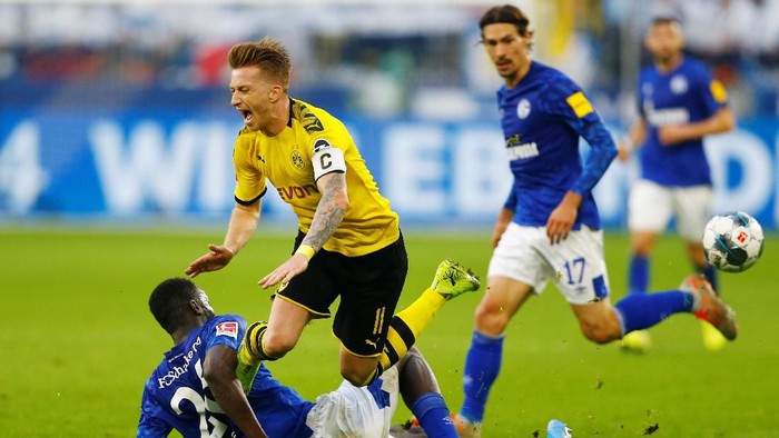 Soccer Football - Bundesliga - Schalke 04 v Borussia Dortmund - Veltins-Arena, Gelsenkirchen, Germany - October 26, 2019  Borussia Dortmunds Marco Reus is fouled by Schalke 04s Salif Sane   REUTERS/Thilo Schmuelgen  DFL regulations prohibit any use of photographs as image sequences and/or quasi-video