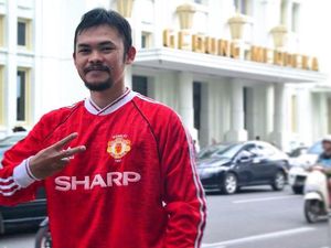 Penyesalan Mendalam Kolektor Ini Lepas Jersey Langka Ryan Giggs Penyesalan Mendalam Kolektor Ini Lepas Jersey Langka Ryan Giggs