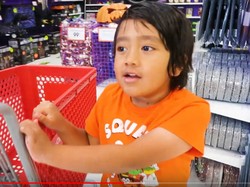 YouTuber Bocah Ini Raup Rp 308 Miliar dari Review Mainan
