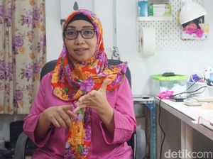 Berawal dari Bantu Saudara, Wanita Ini Jadi Perajin Payudara Silikon